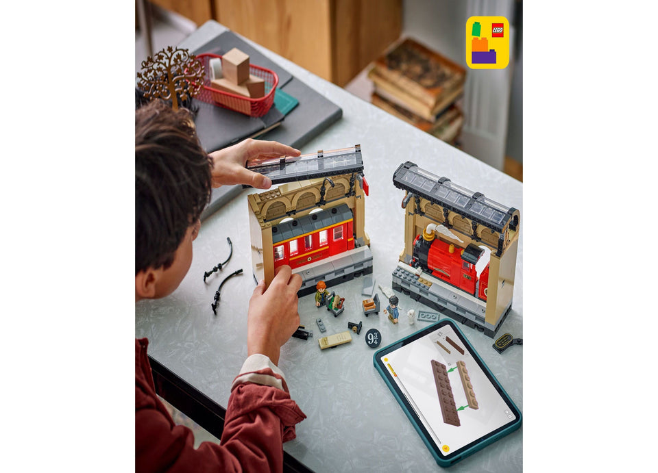 LEGO Harry Potter Hogwarts Express Book Nook 832-Piece Building Set